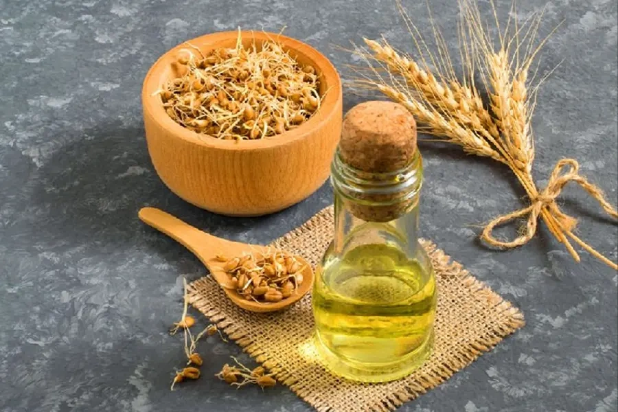 خواص شگفت‌انگیز روغن جوانه گندم برای پوست و مو